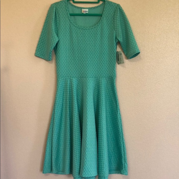 LuLaRoe Dresses & Skirts - Soft & Textured LuLaRoe Nicole Dress, Size Large